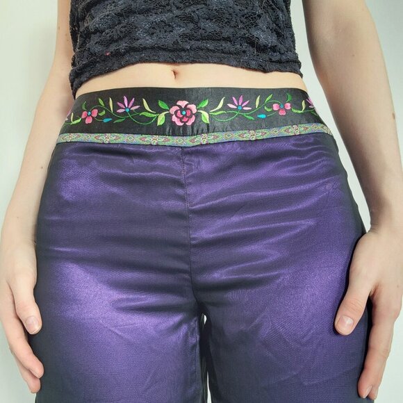 Gorgeous vintage 90s purple satin & black mesh flared pants with embroideries - Picture 2 of 14